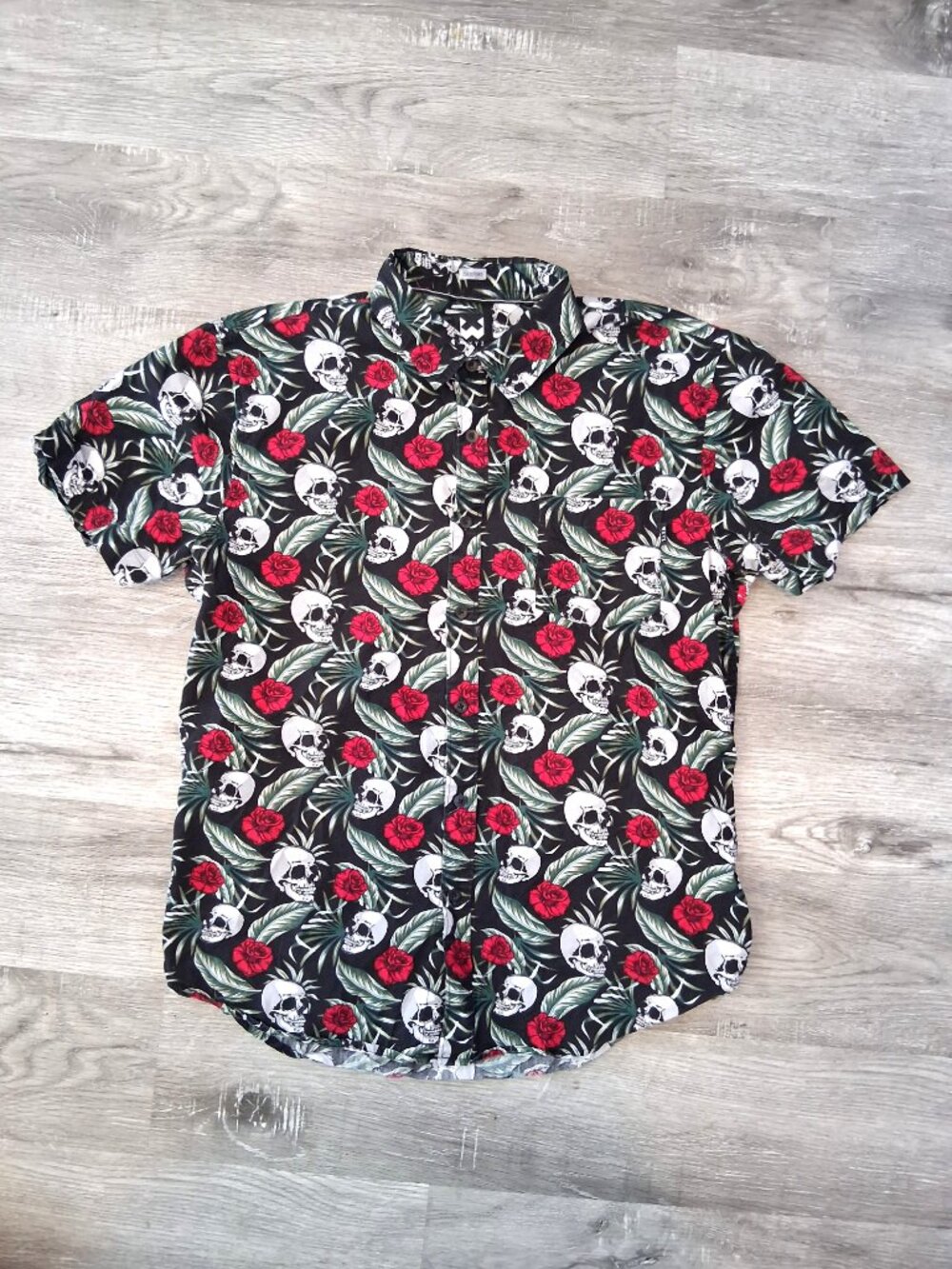 WXYZ Men's LG Colorful Skulls & Roses 100% Cotton Button Up Short Sleeve Shirt
